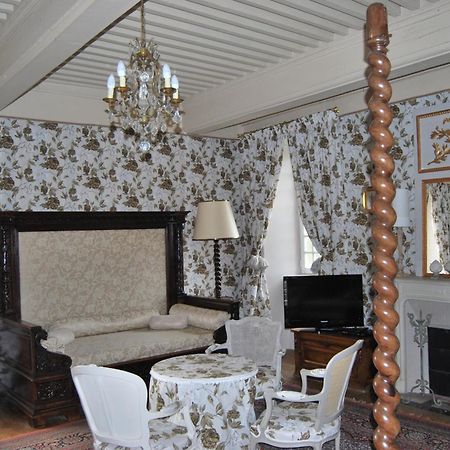 Chateau De Chantelauze Olliergues Rom bilde