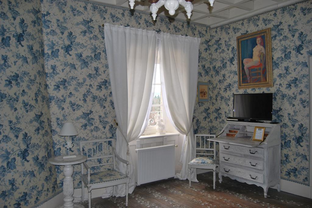 Chateau De Chantelauze Olliergues Rom bilde