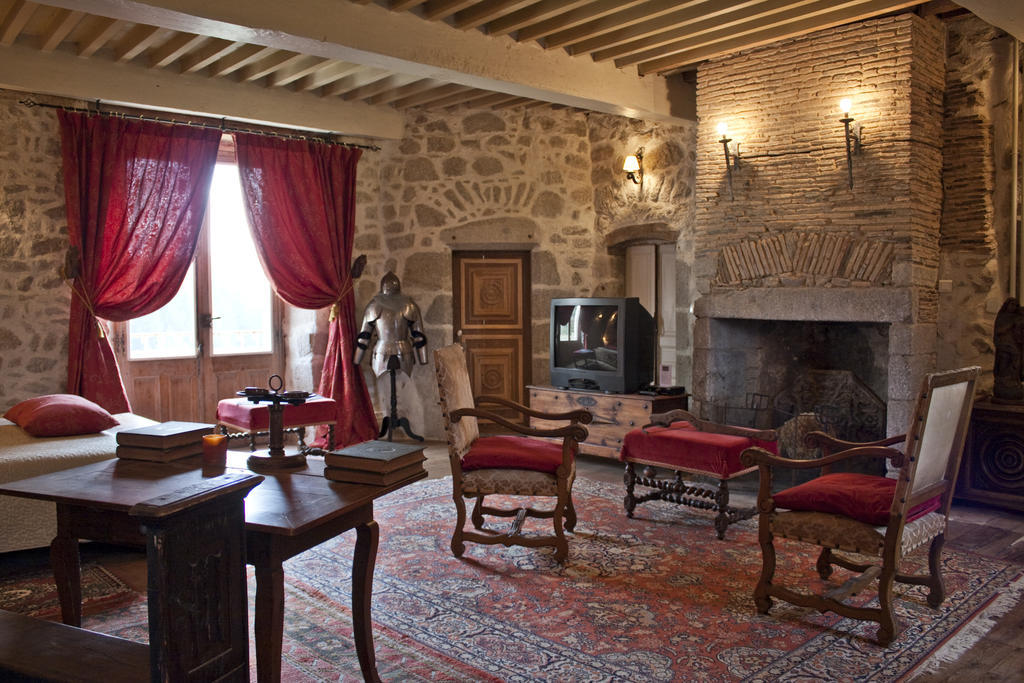 Chateau De Chantelauze Olliergues Rom bilde